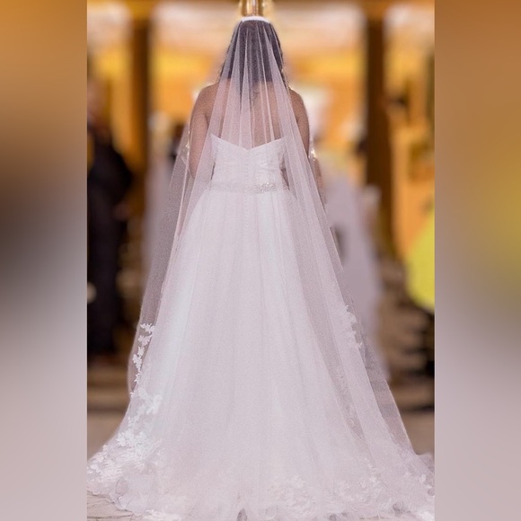 Eddy K wedding dress plus veil - Picture 2 of 13